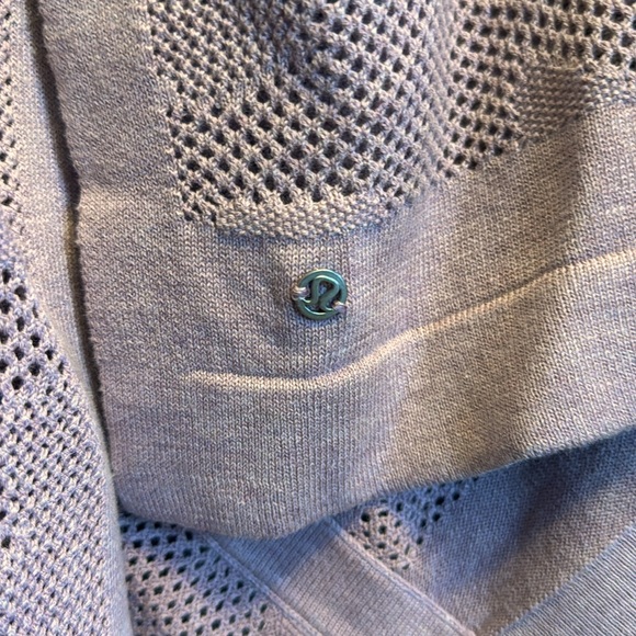 Lululemon Find Your Light Wrap shawl - OS - Picture 3 of 4